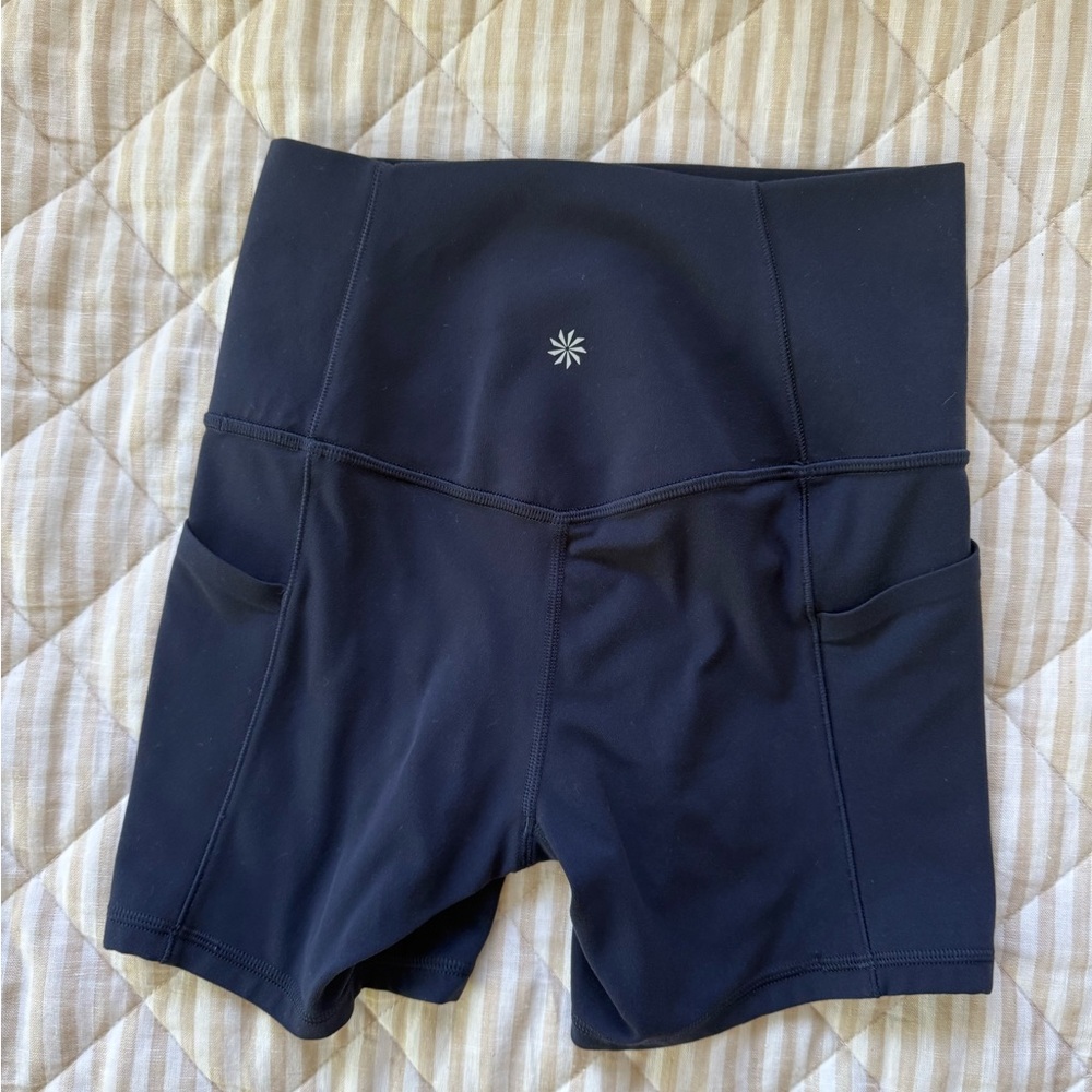 Athleta salutation 5” bike short